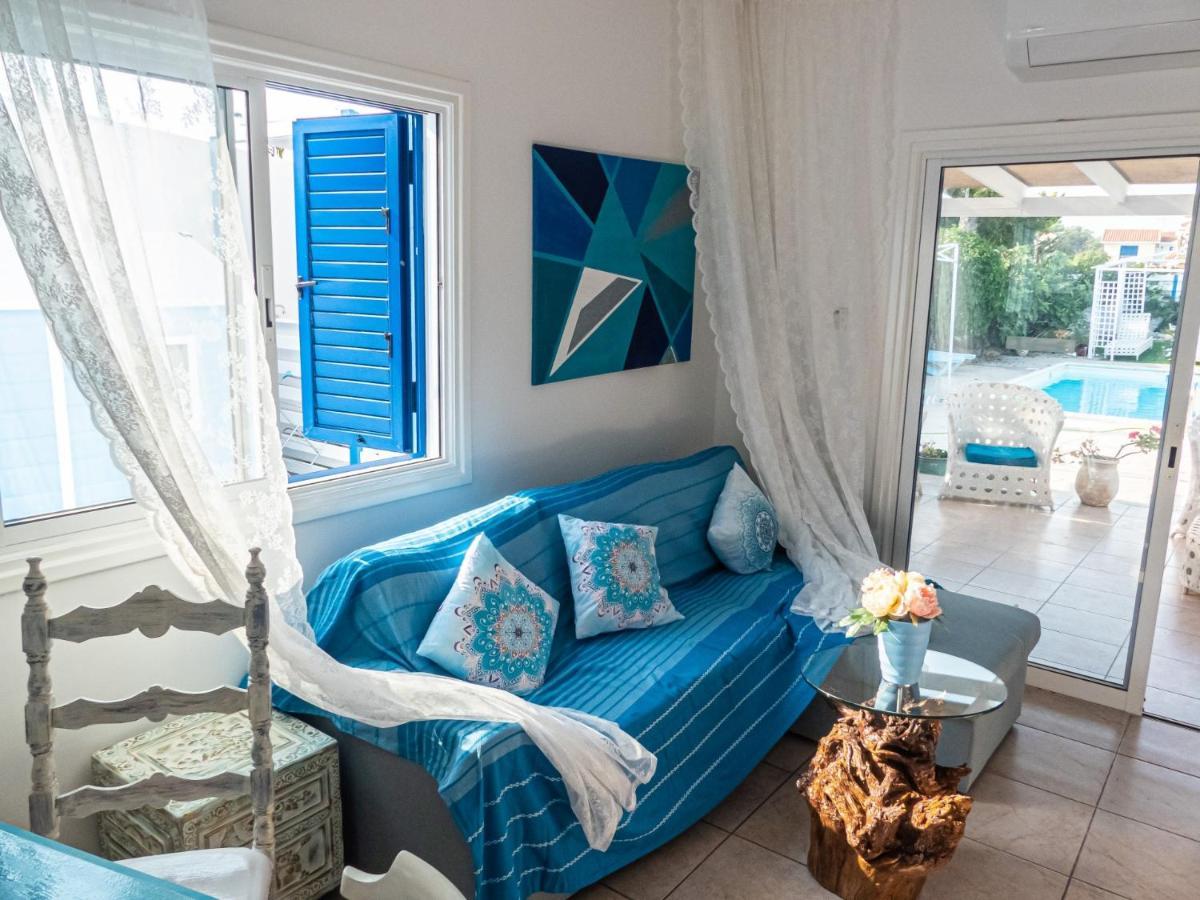 Greek Island Style 2 Bedroom Villa With Pool Next To The Sea Lárnaka Kültér fotó