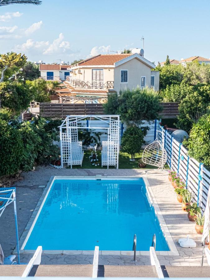 Greek Island Style 2 Bedroom Villa With Pool Next To The Sea Lárnaka Kültér fotó