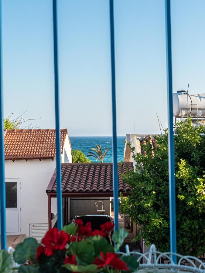 Greek Island Style 2 Bedroom Villa With Pool Next To The Sea Lárnaka Kültér fotó