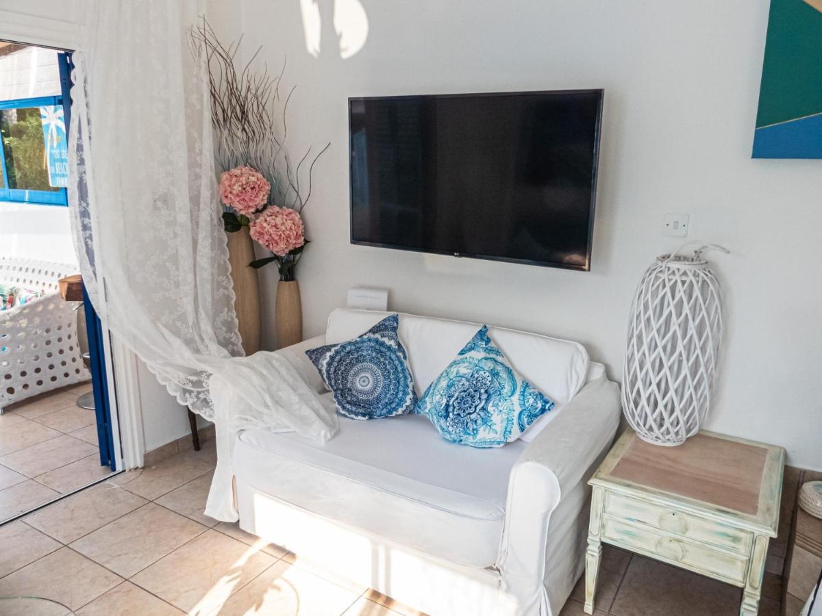 Greek Island Style 2 Bedroom Villa With Pool Next To The Sea Lárnaka Kültér fotó