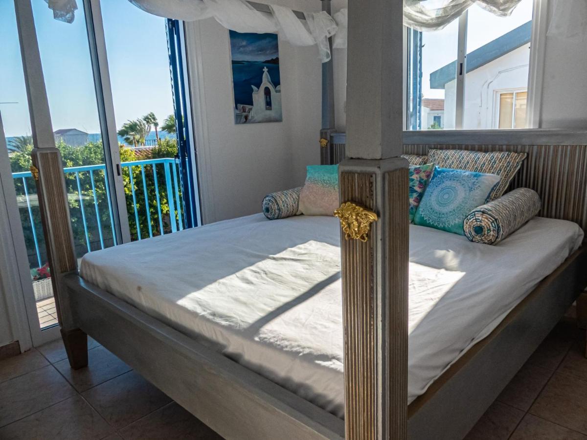 Greek Island Style 2 Bedroom Villa With Pool Next To The Sea Lárnaka Kültér fotó