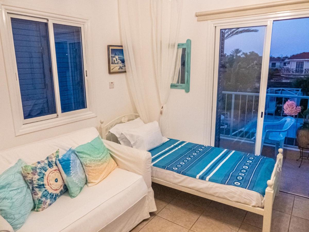 Greek Island Style 2 Bedroom Villa With Pool Next To The Sea Lárnaka Kültér fotó